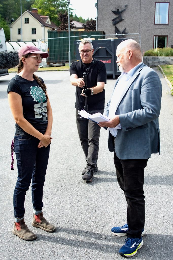 5 (25)